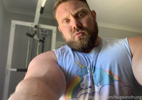 Foto di nudo di fuga di OnlyFans di Hugeandhung