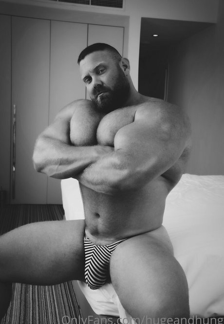 Foto di nudo di fuga di OnlyFans di Hugeandhung