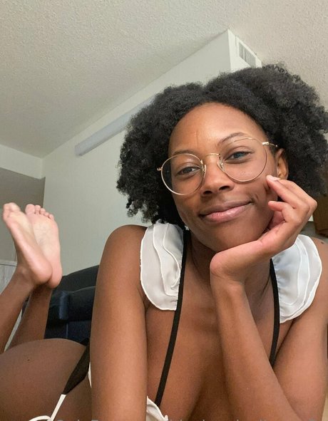 Foto di nudo di fuga di OnlyFans di Blackandyellownsfw
