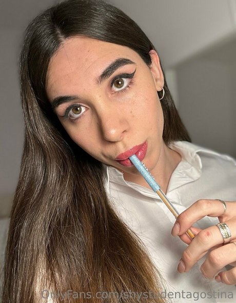 Foto di nudo di fuga di OnlyFans di Shystudentagostina