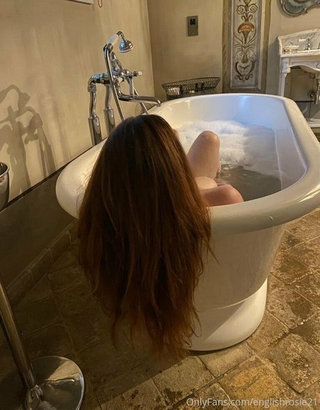 Foto di nudo di fuga di OnlyFans di Englishrosie21