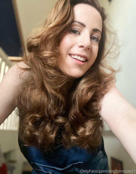 Foto di nudo di fuga di OnlyFans di Englishrosie21