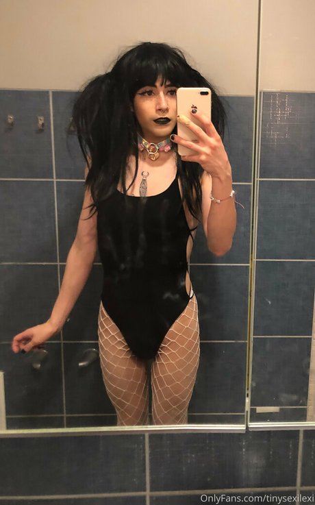 Foto di nudo di fuga di OnlyFans di Tinysexilexi666