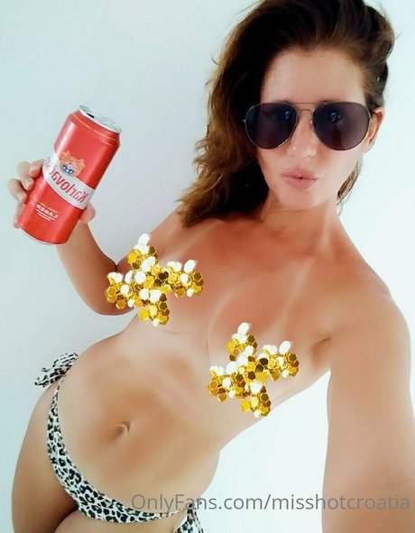 Foto di nudo di fuga di OnlyFans di Misshotcroatia