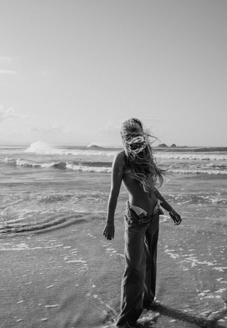 Sjana Elise Earp