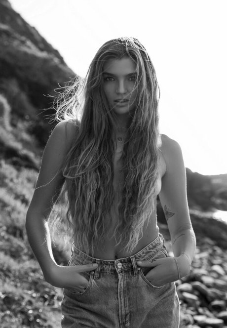 Sjana Elise Earp