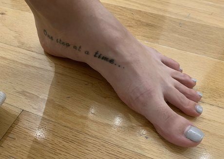 Foto di nudo di fuga di OnlyFans di Realgarnetrose
