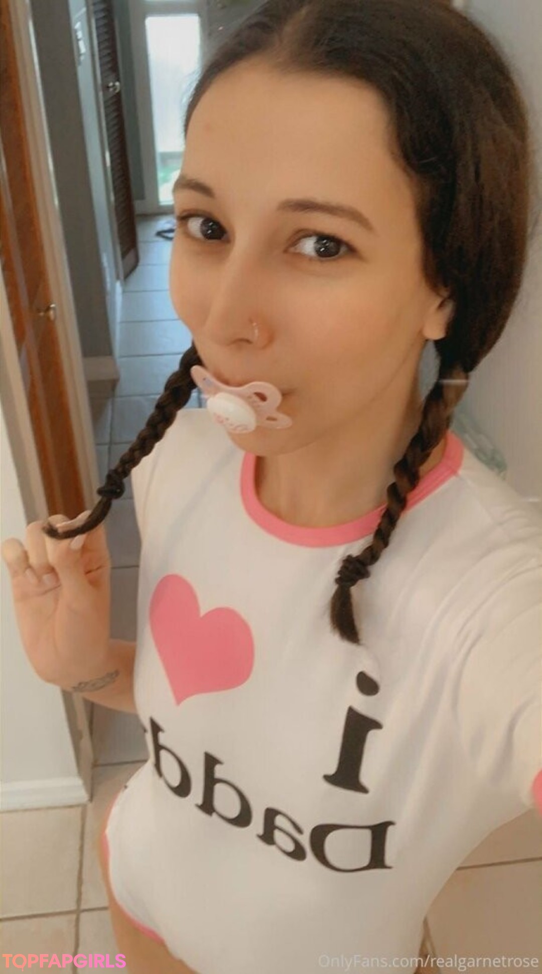 Foto di nudo di fuga di OnlyFans di Realgarnetrose #40 Foto di nudo di fuga di OnlyFans di Realgarnetrose #40