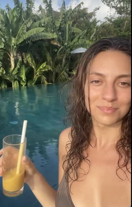 Foto di nudo di fuga di OnlyFans di Ariel Kahana
