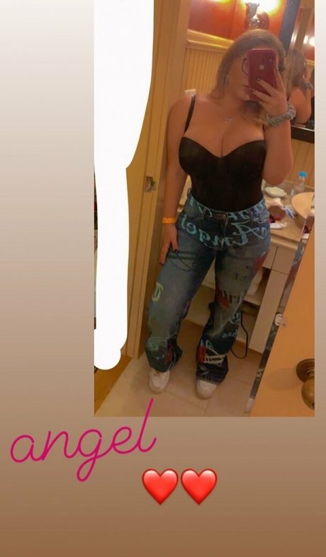 Foto di nudo di fuga di OnlyFans di Harley Steins
