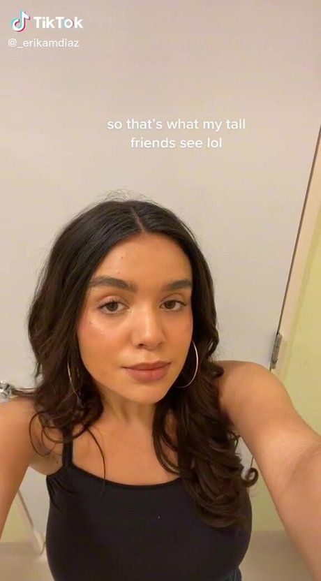 Foto di nudo di fuga di OnlyFans di Erika Morfin