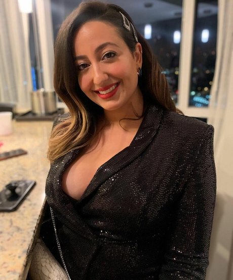 Foto di nudo di fuga di OnlyFans di Nicole Enayati