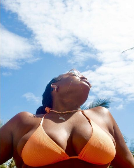 Foto di nudo di fuga di OnlyFans di Zee Ngema