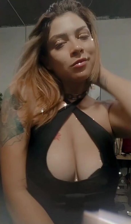 Foto di nudo di fuga di OnlyFans di Pupi