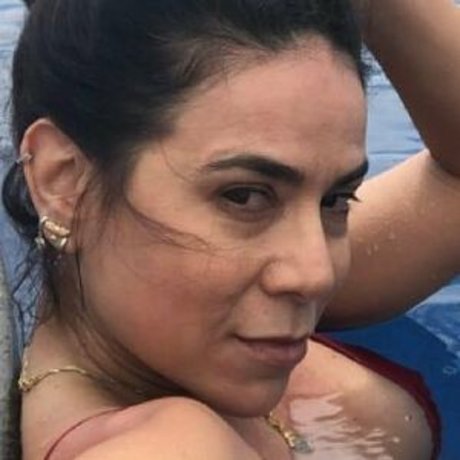 Foto di nudo di fuga di OnlyFans di Adriana Ferrari