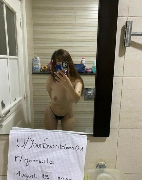 Foto di nudo di fuga di OnlyFans di Yourfavoriteteen03