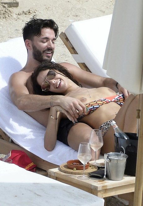 Foto di nudo di fuga di OnlyFans di Nabilla Benatia