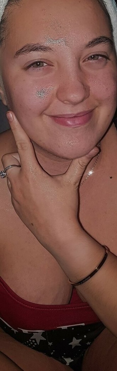 Foto di nudo di fuga di OnlyFans di Cumslutval