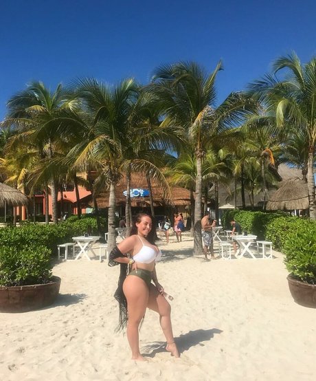Foto di nudo di fuga di OnlyFans di Sydney Martichuski