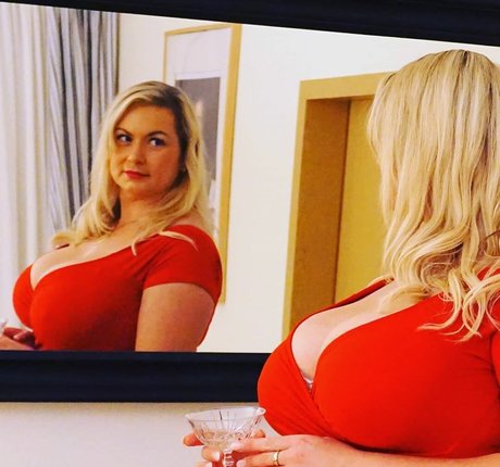 Foto di nudo di fuga di OnlyFans di Patirose
