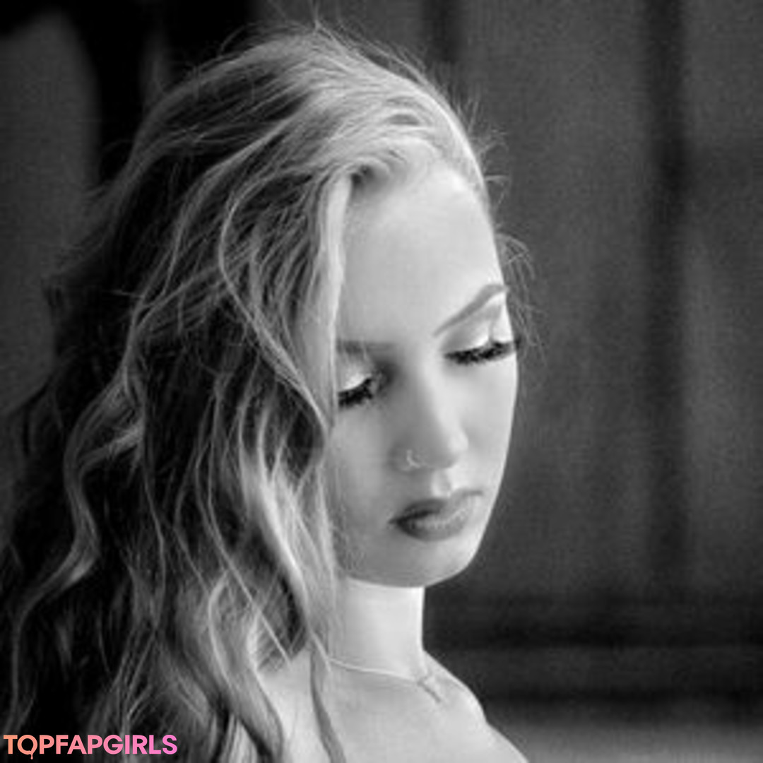 Foto di nudo di fuga di OnlyFans di Yarinchen0402 #2 Foto di nudo di fuga di OnlyFans di Yarinchen0402 #2