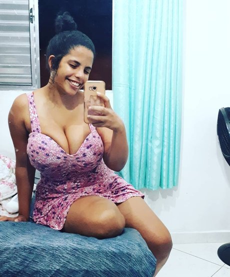 Foto di nudo di fuga di OnlyFans di Mayla Coimbra