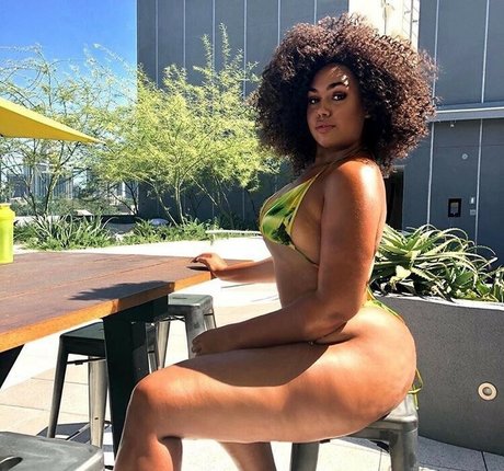 Foto di nudo di fuga di OnlyFans di Alexus Danisha