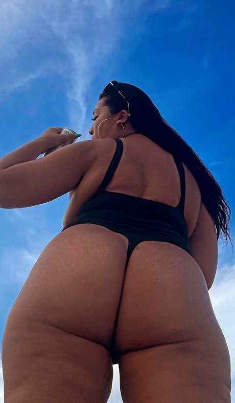 Foto di nudo di fuga di OnlyFans di Aziastar