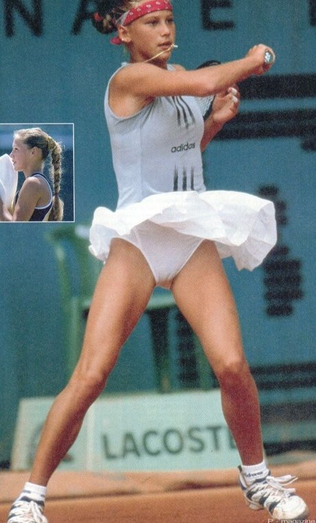 Foto di nudo di fuga di OnlyFans di Anna Kournikova
