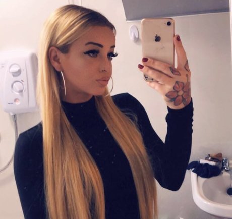 Foto di nudo di fuga di OnlyFans di Emma Jane Donald