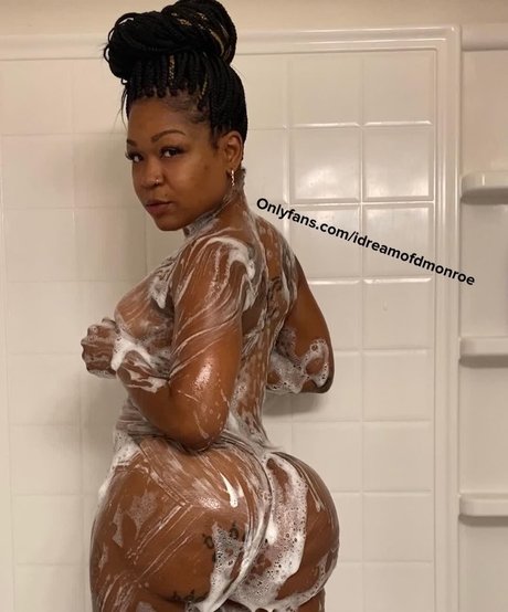 Foto di nudo di fuga di OnlyFans di Diamond Monroe