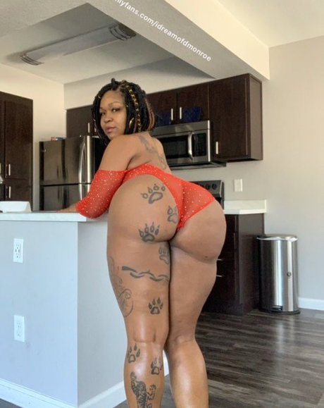 Foto di nudo di fuga di OnlyFans di Diamond Monroe