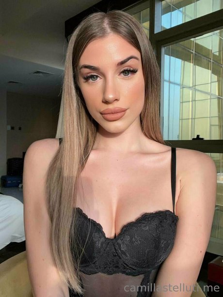 Foto di nudo di fuga di OnlyFans di Camilla Stelluti