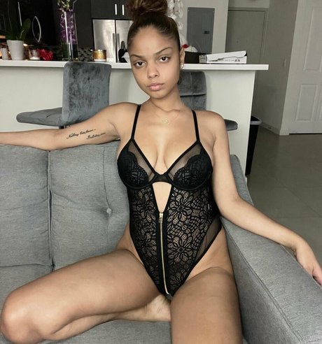Foto di nudo di fuga di OnlyFans di Alteregojade