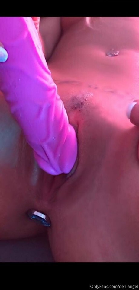 Foto di nudo di fuga di OnlyFans di Deniangel