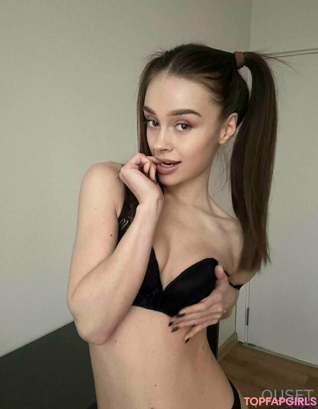 Foto di nudo di fuga di OnlyFans di Ouset #1088