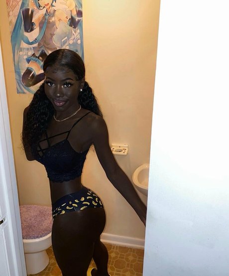 Foto di nudo di fuga di OnlyFans di Lazelle Doll