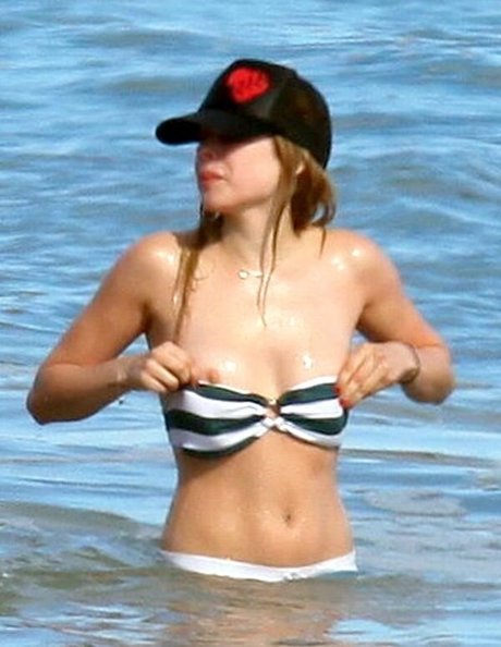 Foto di nudo di fuga di OnlyFans di Avril Levigne