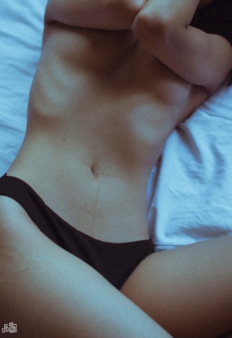Foto di nudo di fuga di OnlyFans di Aerukomiao
