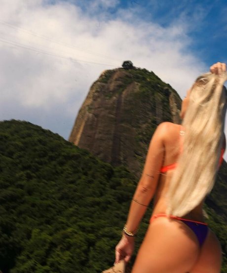 Foto di nudo di fuga di OnlyFans di Carol Bresolin
