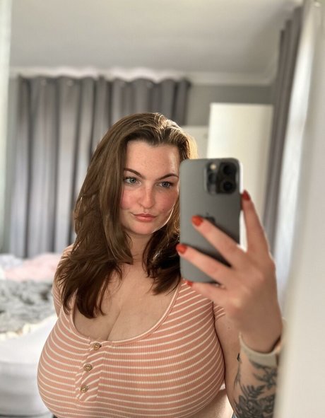 Foto di nudo di fuga di OnlyFans di Witchyvibe