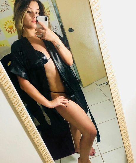 Foto di nudo di fuga di OnlyFans di Yaaasoliveira