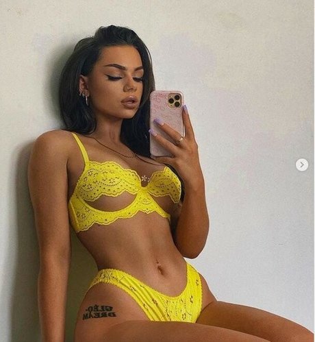 Foto di nudo di fuga di OnlyFans di Charlottemaynard