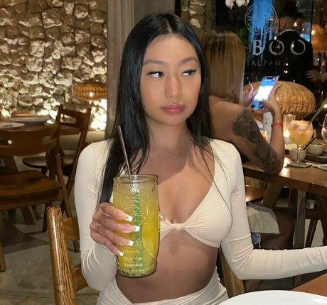 Foto di nudo di fuga di OnlyFans di Elorado