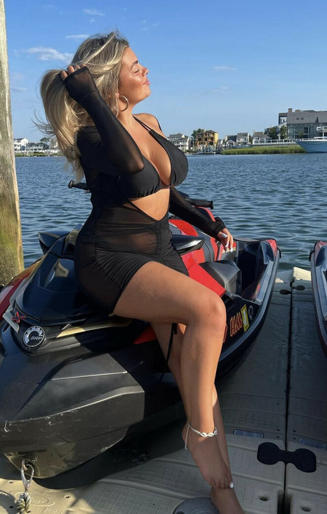 Foto di nudo di fuga di OnlyFans di Jillian Villano