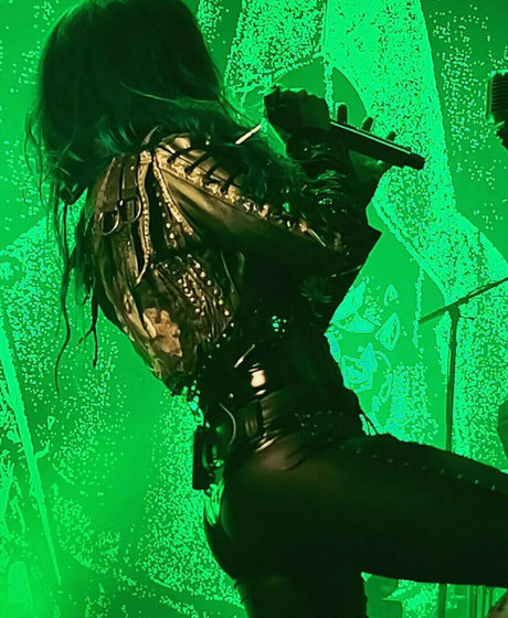 Foto di nudo di fuga di OnlyFans di Womenmetal