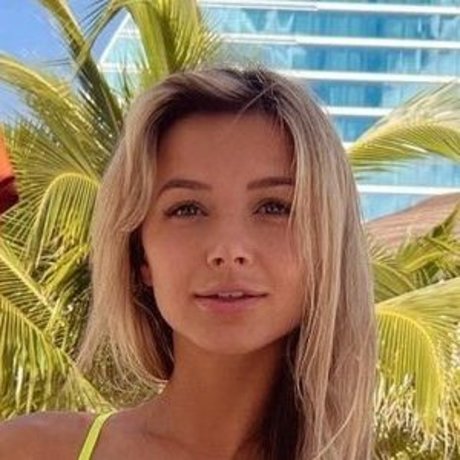 Foto di nudo di fuga di OnlyFans di Franceska Fournier