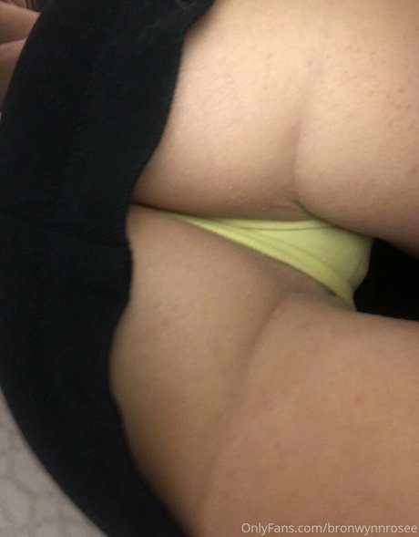 Foto di nudo di fuga di OnlyFans di Bronwynnrosee
