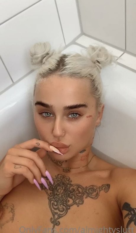 Foto di nudo di fuga di OnlyFans di Amy Almighty