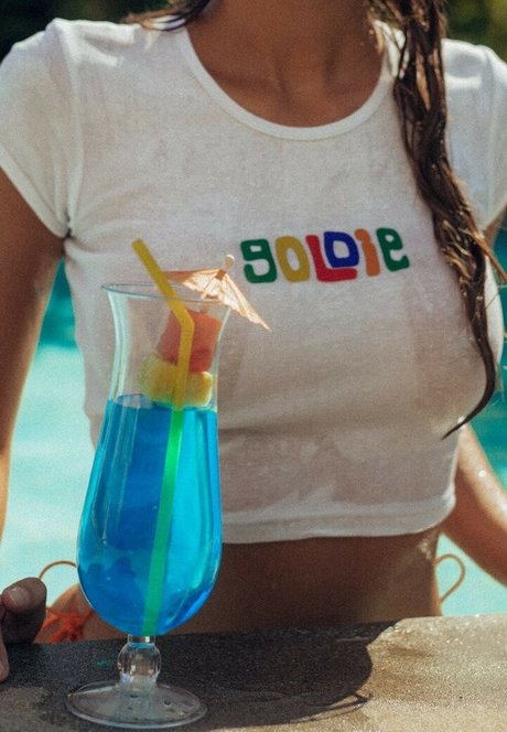 Foto di nudo di fuga di OnlyFans di Bregje Heinen